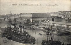 CPA Brest le Port Militaire Caserne des Marins la Jeanne d'Arc 