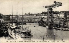 CPA Brest la Grue et le Duguay Trouin 