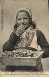 CPA Bretagne au Pays des Fraises Plougastel daoulas une petite Marchande qui ne dedaigne pas sa marc