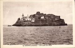 CPA Carantec Finistere l'Ile Louet et le Phare 