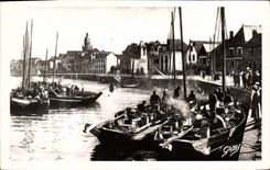 CPA Le Croisic La cuisine à bord des bateaux de peche 