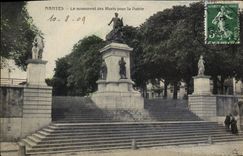 CPA Nantes Le Monument des Morts pour la Patrie 