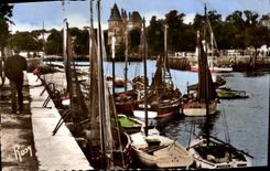 CPA Pornic Le Port devant de Chateau Quai de Gourmalon 