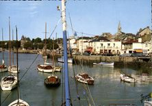 CPSM La Bretagne Pornic L Atl le port au fond le chateau 