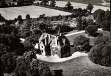 CPSM Plesse L Inf vue aerienne chateau de Coatdan