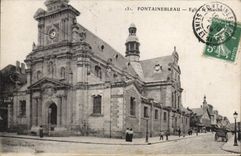 CPA Fontainebleau Eglise et Marche rue animée