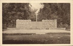 CPA Villeneuve Saint Denis S et M Monument eleve en foret de Ferrieres 