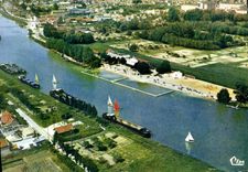 CPSM Meaux (S et M) bis Vue aerienne La Baignade