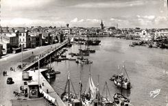 CPA Les Sables d'Olonne (Vendee) Le Port