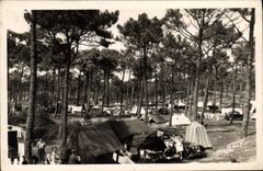 CPA St Jean de Monts (Vendee) Le coin des Campeurs dans la Foret