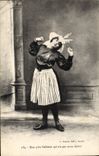 CPA Une jolie Sablaise qui n'a pas assez dormi