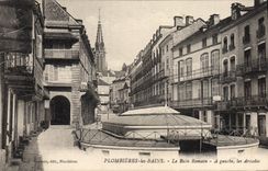 CPA Plombieres les Bains Le Bain Romain A gauche les Arcades