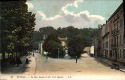 CPA Epinal La Rue Jeanne d'Arc et le Square 