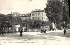 CPA Vittel Entree du Parc et Hotel des Sources 