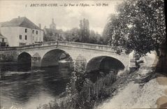 CPA Arcy sur Cure Le Pont et l'Eglise 
