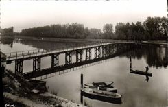 CPA Laroche St Cydroine Yonne Le Pont de bois et le Terraib de camping 