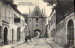 CPA Villeneuve sur Yonne Porte de Joigny Vue interieure 