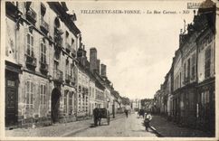 CPA Villeneuve sur Yonne La Rue Carnot 
