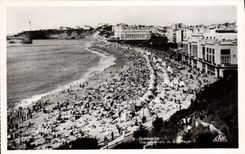 CPA Biarritz vue generale de la Plage 