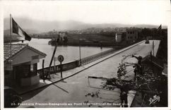 CPA Frontiere Franco Espagnole au Pont International au fond Irun 