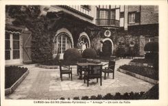 CPA Cambo les Bains Basses Pyrenees Arnaga Un Coin du Patio 