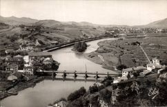 CPA Behobie Basses Pyrenees La Bidassoa le Pont International L'lle des Faisans et Behobia Espagne 