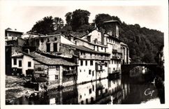 CPA St Jean Pied de Port Vieilles maison sur la Nive et le Pont d'Espagne 