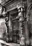 CPSM BEAUCAIRE porte des Cariatides ancien hôtel des Poralets
