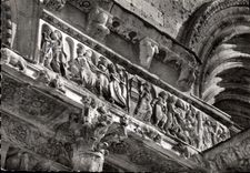 CPM Saint Gilles Bas Relief De La Facade De I'Eglise Romane