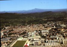 CPM Bagnols Sur Ceze Vue Aerienne En Arriere Plan Le Mont Ventoux