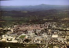 CPM Bagnols Sur Ceze Vue Aerienne En Arriere Plan Le Mont Ventoux