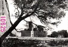 CPM Beaucaire Chateau bati aux Xiii et Xiv Siecles Avec la Chapelle Saint Louis