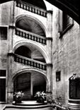 CPM Montpellier Escalier et Grille du Puits de l'Hotel de Mirmand