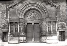 CPM Arles Sur Rhone Portail de l'Eglise St Trophime