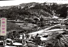 CPM Paysages De Provence Route se Saint Remy Aux Baux Le Mausolee