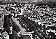 CPM Narbonne Vue aerienne sur le Centre de la Ville La Cathedrale St Just et les Ponts du Canal de l