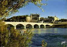 CPM Amboise Le Chateau Et Le Pont Sur La Loire