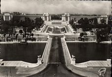 CPM Paris Et Ses Merveilles Le Pont D'Iena Et Le Palais De Chaillot