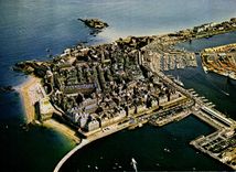 CPSM Saint Malo Vue Generale Sur La Cite Entouree D'Eau