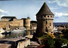 CPSM Couleurs De Bretagne Brest La Tour Tanguy Et Le Chateau