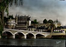 CPSM Amboise Le Chateau Enceinte Et La Chapelle Saint Hubert