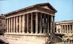 CPSM Nimes Gard La Maison Carree