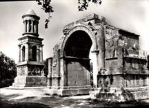 CPSM Paysages De Provence Les Antiques Saint Remy L'Arc De Triomphe Et Le Mausolee