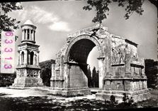 CPSM Paysages De Provence Les Antiques Saint Remy L'Arc De Triomphe Et Le mausolee