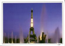 CPSM Paris La Nuit La Tour Eiffel Illuminee