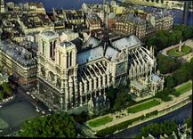 CPSM En survolant Paris Notre Dame et le Jardin de l'Archeveche 