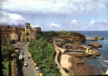CPSM Biarritz B P L'Atalaye et le Port des Pocheurs A gauche l'Eglise St Eugenie 
