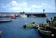 CPSM Ile de re Revideux C Mme Le Port et la Jetee 