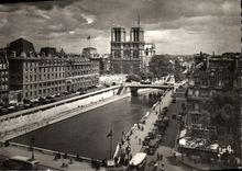 CPSM Paris en Flanant Notre Dame vue de la Place St Michel 