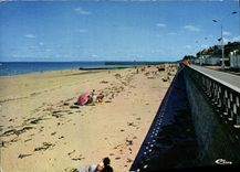 CPSM Luc sur Mer Calvados la plage 